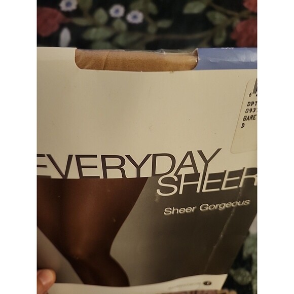 Nordstrom Rack Everyday Sheer Control Top Bare Pantyhose Size D Beige Hosiery - Picture 5 of 6